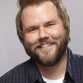 Photo star : Tyler Labine