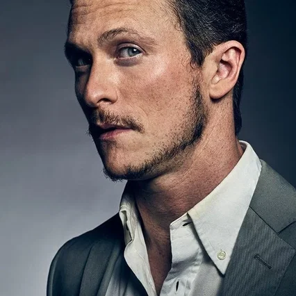 Jonathan Tucker