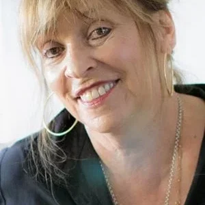  Eva Gardos