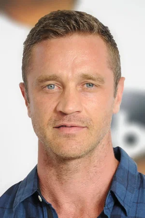Devon Sawa photo