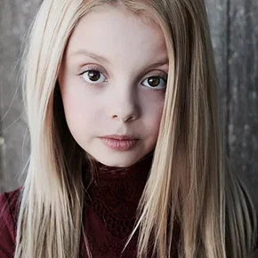 Photo star :  Mallory James Mahoney