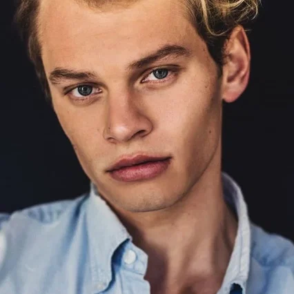  Aidan Scott