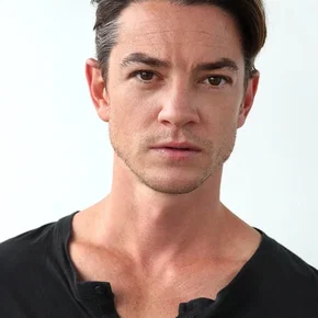 Photo star : Craig Horner