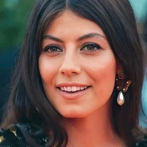 Photo star : Alessandra Mastronardi