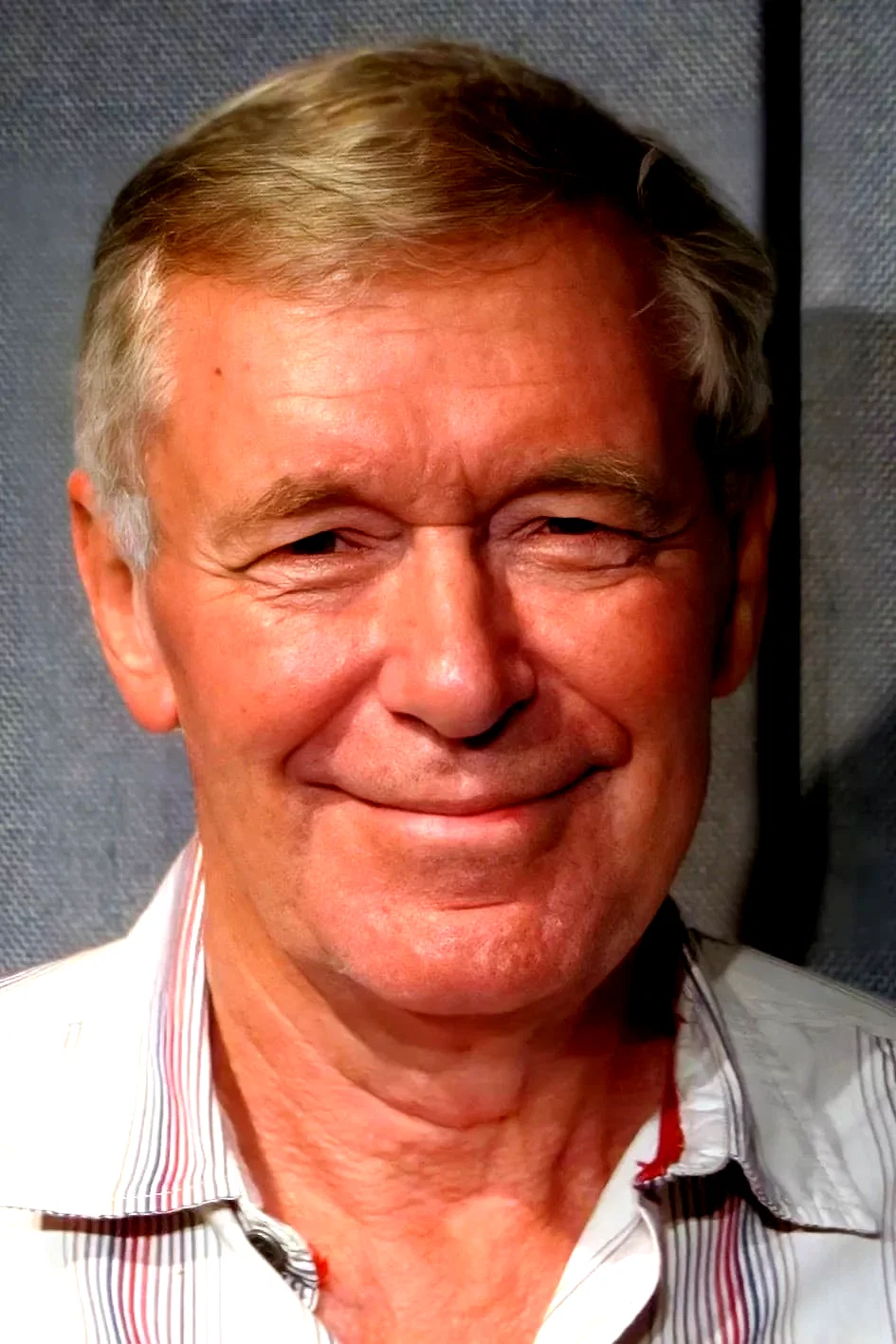  Bernard Holley