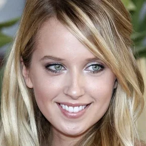 Photo star : Megan Park
