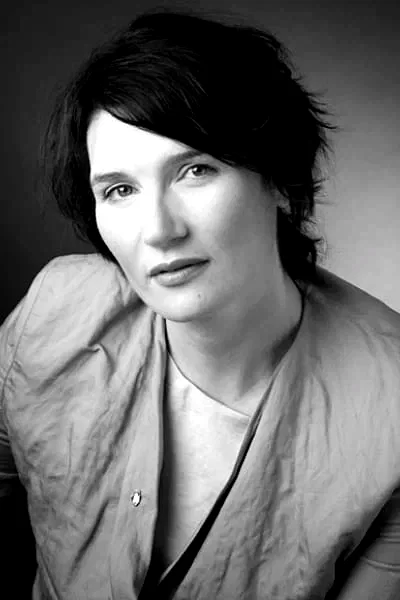  Valerie Edmond