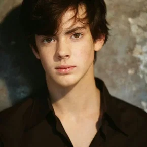 Photo star : Skandar Keynes