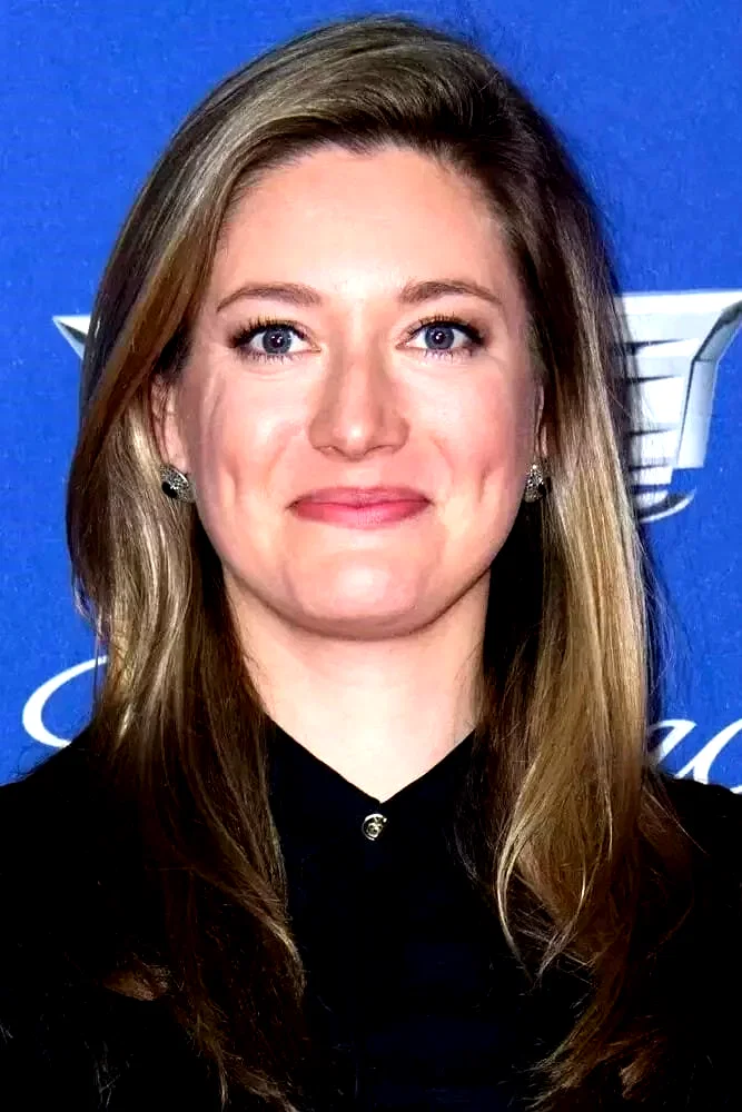  Zoe Perry
