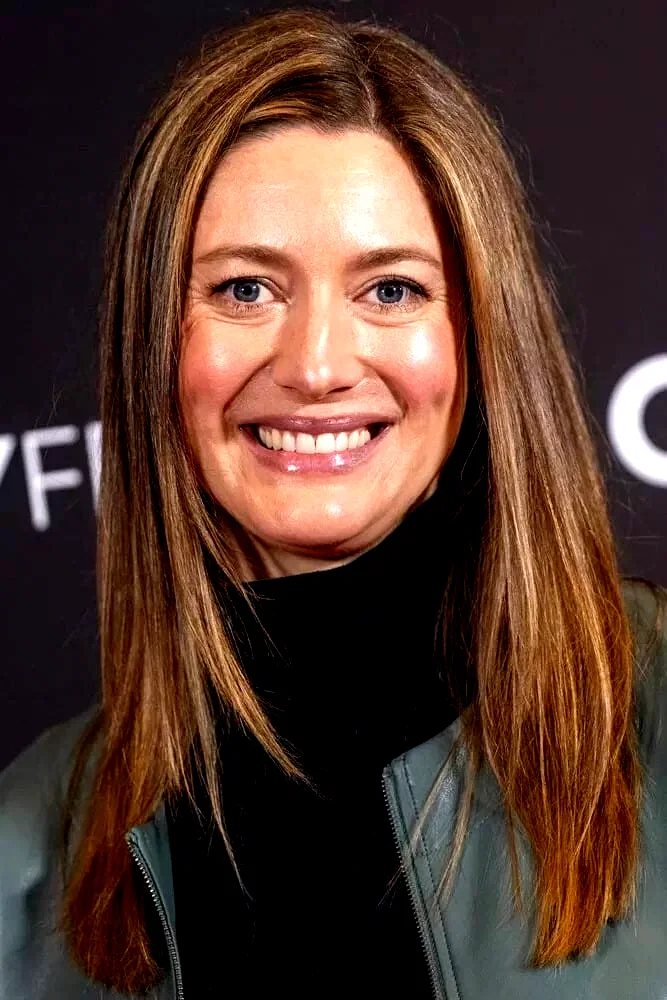 Zoe Perry