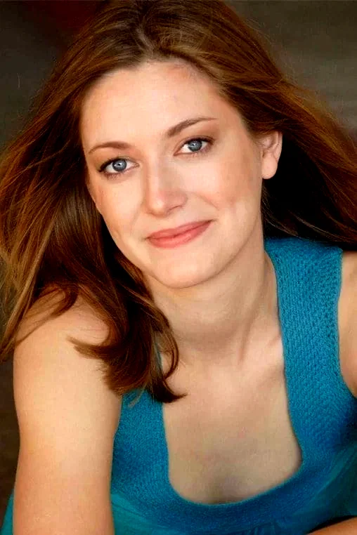  Zoe Perry