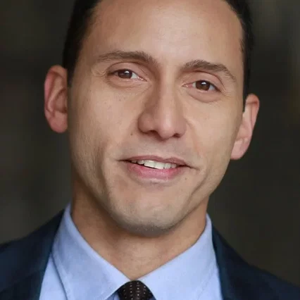  Elliot Villar
