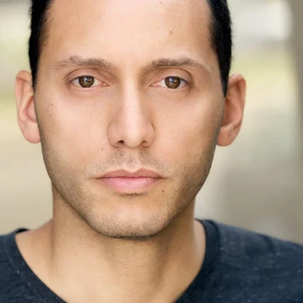  Elliot Villar