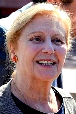  Giulia Lazzarini