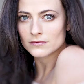 Photo star : Lara Pulver