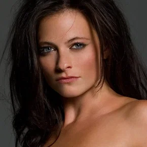Photo star : Lara Pulver