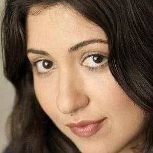  Angela Zahra