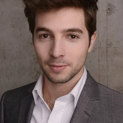  Roberto Aguire