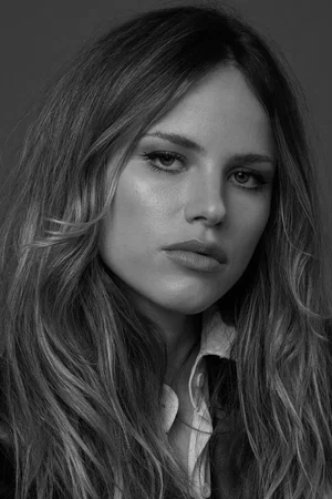 Halston Sage photo