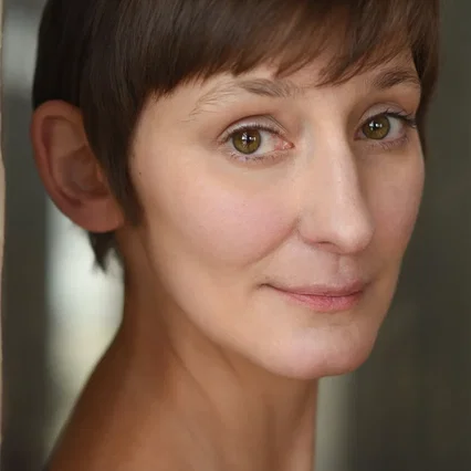  Laura Elphinstone