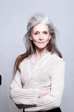  Eveline Hall photo