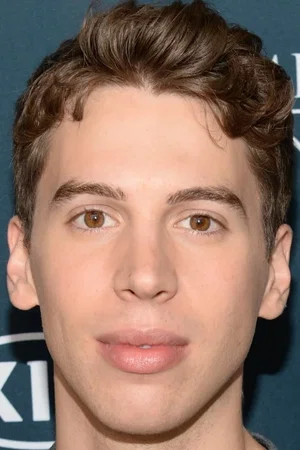 Photo de Jordan Gavaris