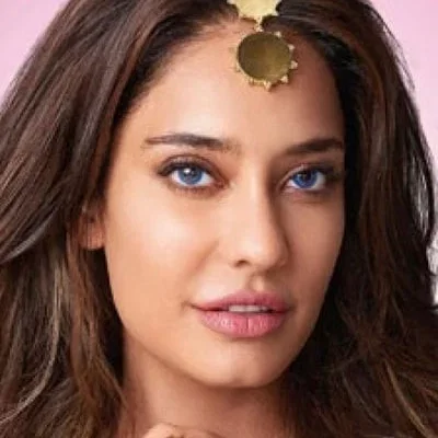  Lisa Haydon