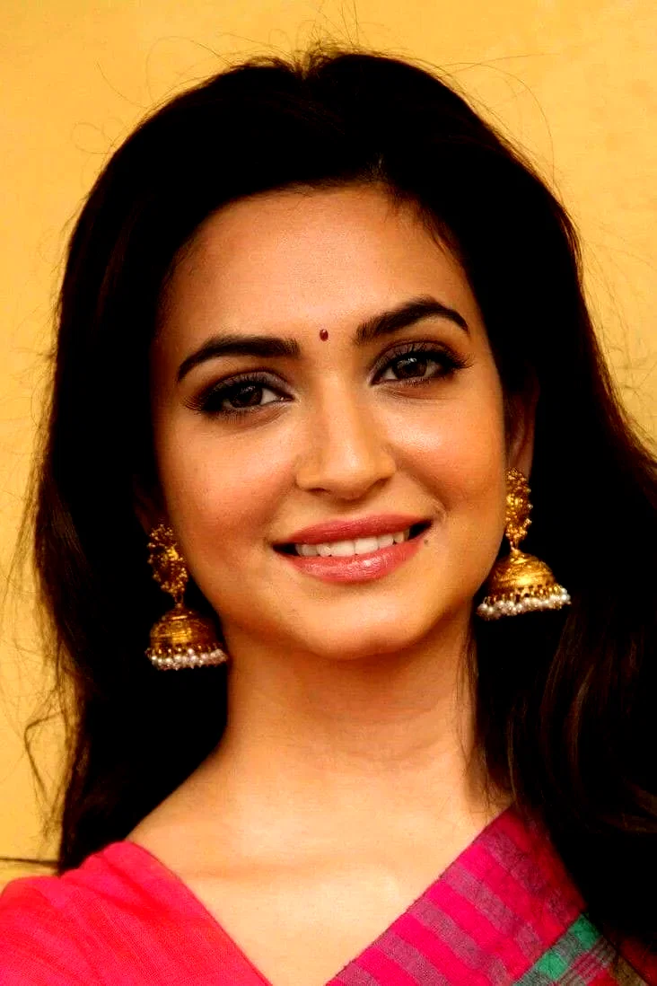  Kriti Kharbanda