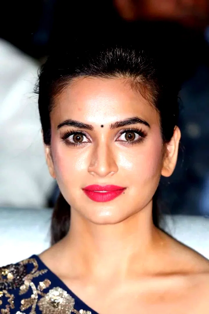  Kriti Kharbanda