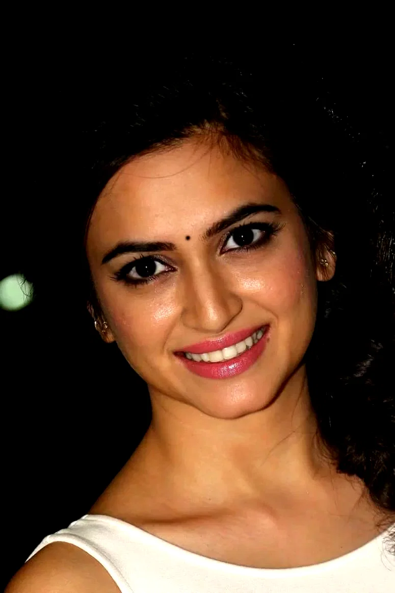  Kriti Kharbanda