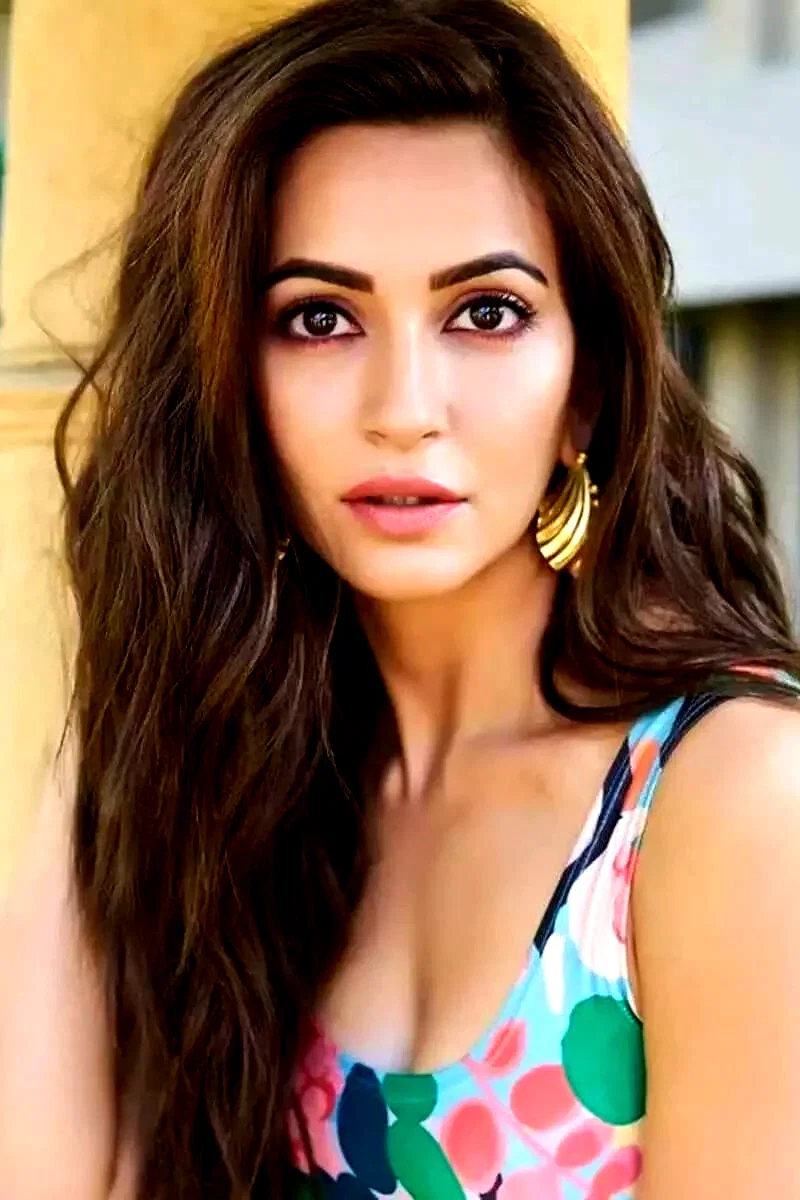  Kriti Kharbanda