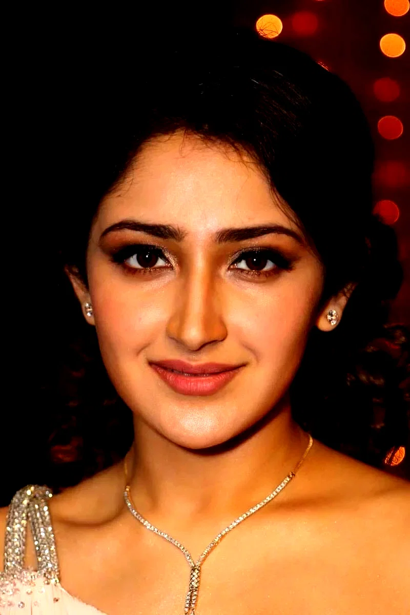  Sayesha Saigal