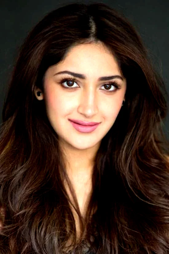  Sayesha Saigal