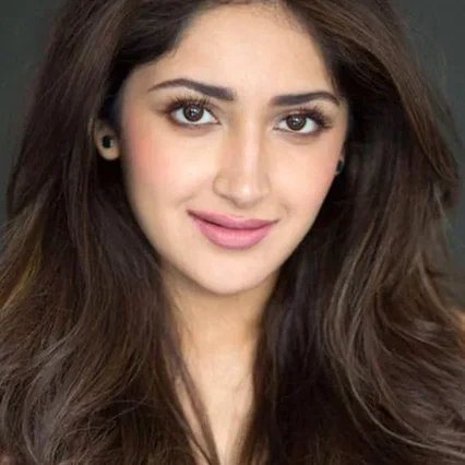  Sayesha Saigal