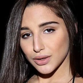 Photo star :  Abella Danger