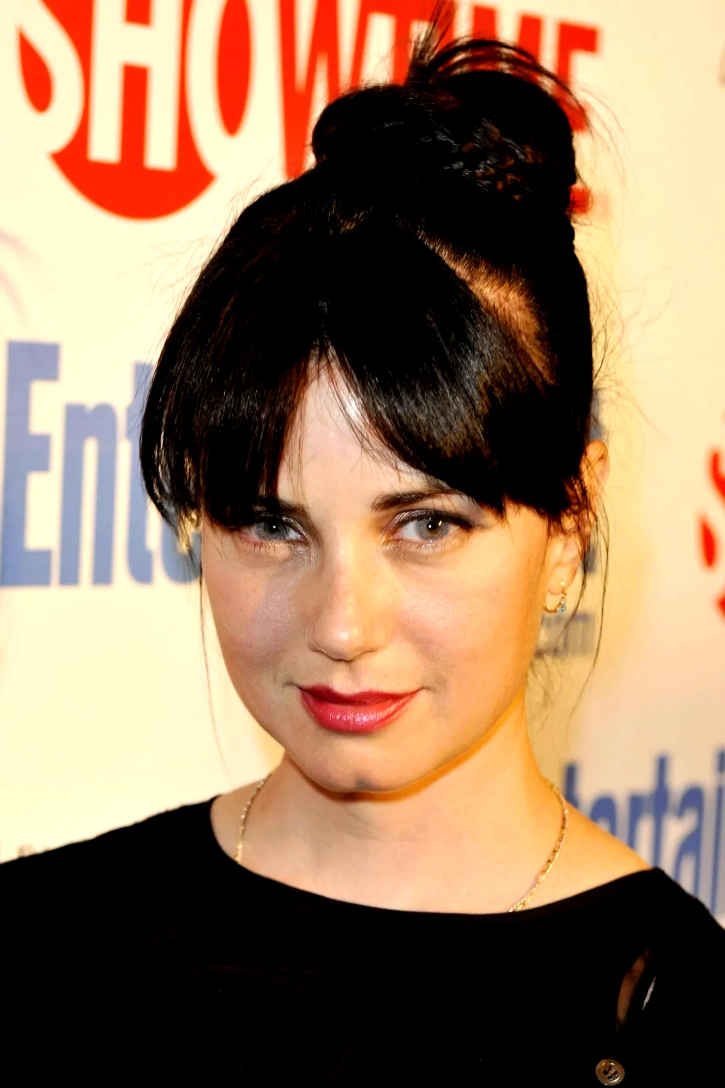 Mia Kirshner