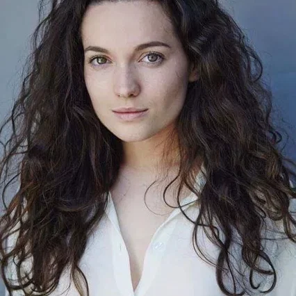  Clara Eon