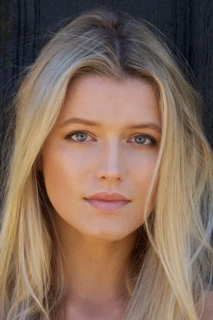  Lily Travers