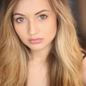 Photo star :  Katie Rose Law