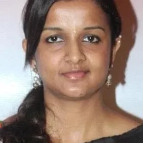 Photo star :  Kiruthiga Udhayanidhi