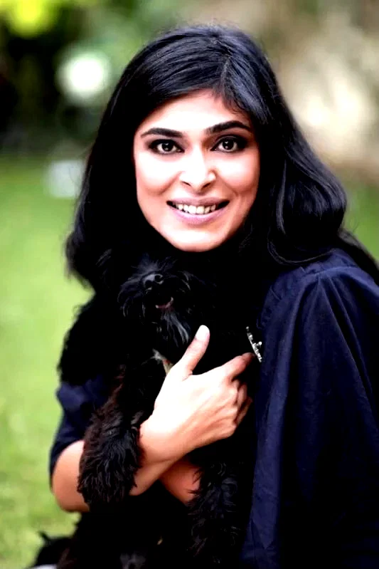  Nimra Bucha