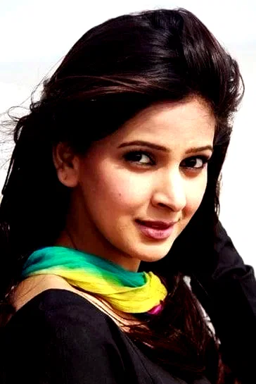  Saba Qamar
