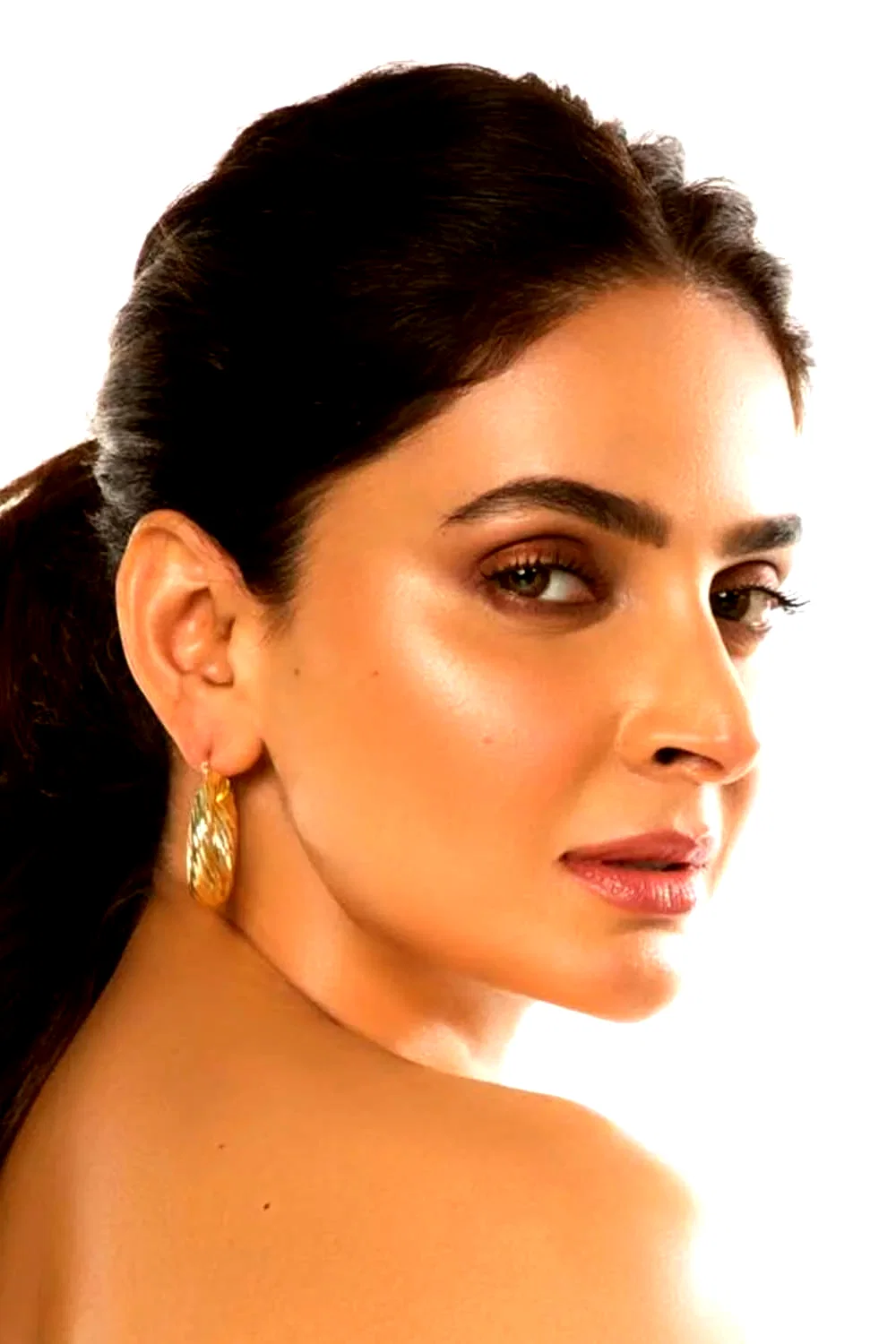  Saba Qamar