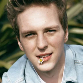 Photo star :  Abraham Lewis