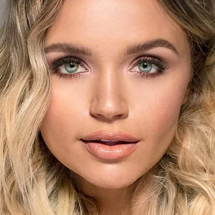  Veronika Dash