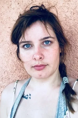 Flora Cross photo