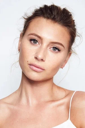  Aly Michalka