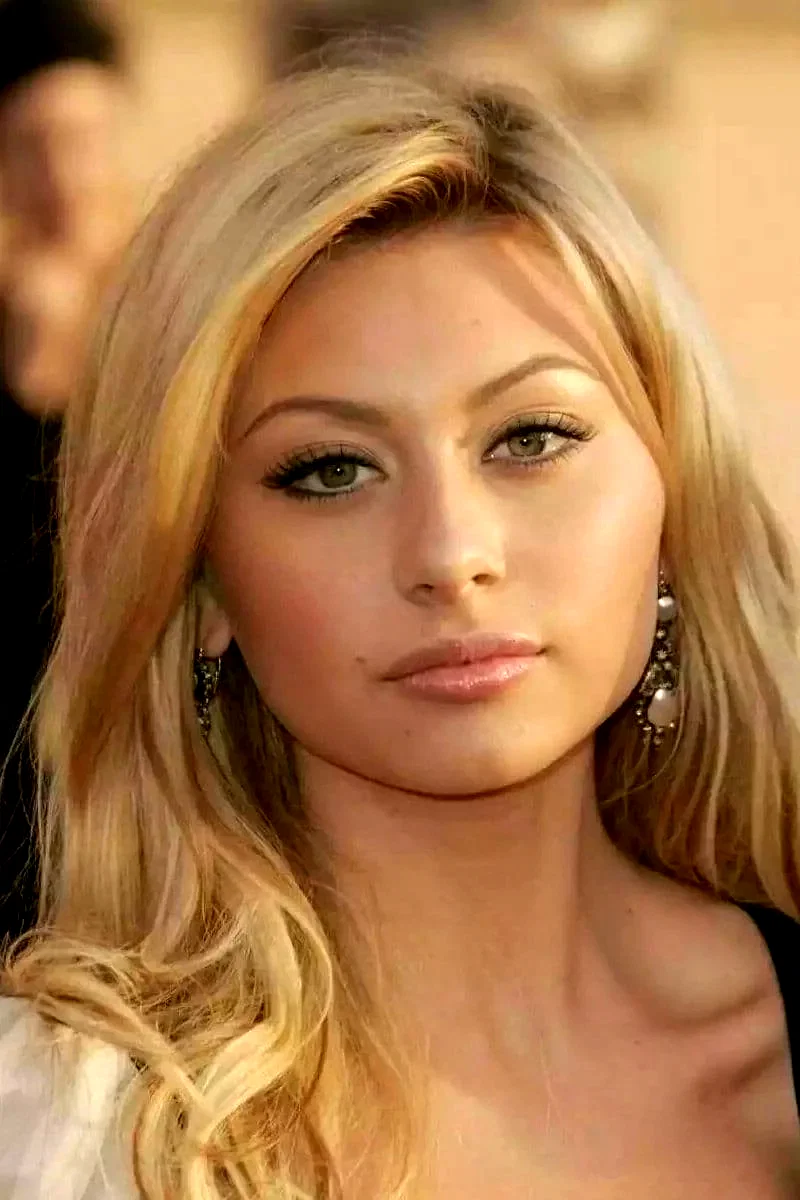  Aly Michalka