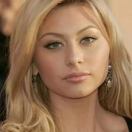  Aly Michalka