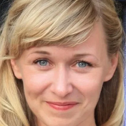  Marie Blokhus